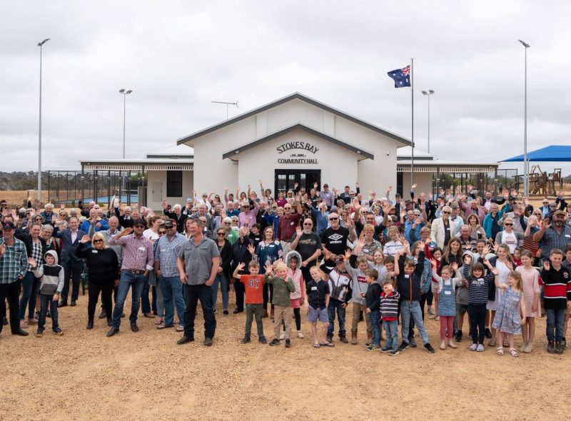 Community gather under one roof after bushfires